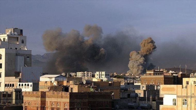 12 قتيلا و30 جريحًا في غارات أمريكية على صنعاء واستهداف متواصل لـ4 محافظات يمنية