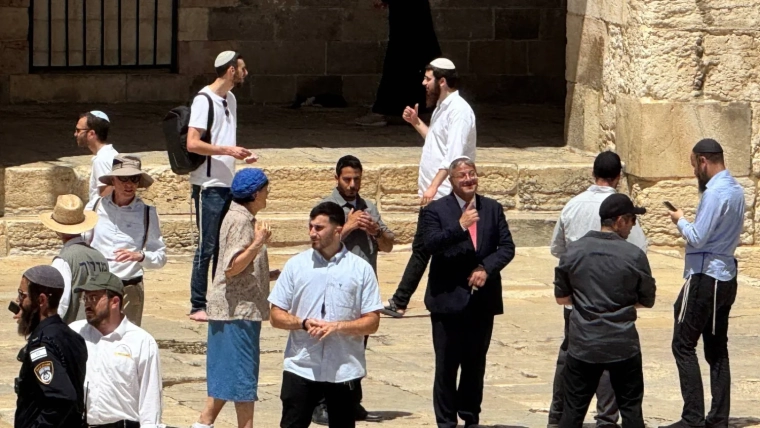 بن غفير يقتحم المسجد الأقصى برفقة مئات المستوطنين تحت حماية مشددة