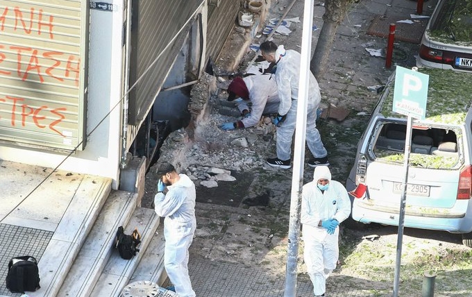 السلطات اليونانية تحقق في مقتل امرأة بعد انفجار عبوة ناسفة بدائية الصنع