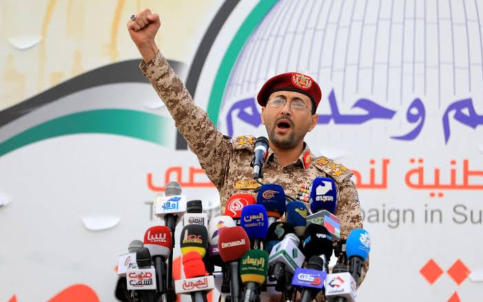 الحوثيون يعلنون إطلاق صاروخ بالستي نحو مطار بن غوريون في تل أبيب