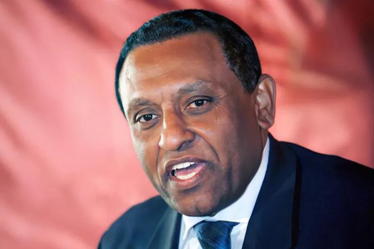 تعيين كامل إدريس رئيسا للوزراء في السودان