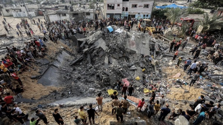 استشهاد متعاونين للصليب الأحمر وارتفاع عدد الصحفيين الشهداء في غزة