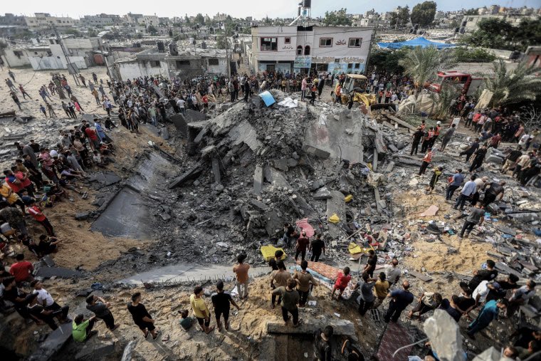 استشهاد متعاونين للصليب الأحمر وارتفاع عدد الصحفيين الشهداء في غزة