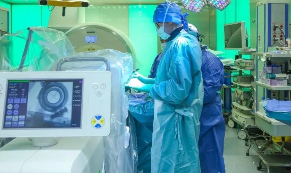 السعودية:  نجاح طبي بإجراء أول عملية لزرع جهاز ذكي في الدماغ بالشرق الأوسط
