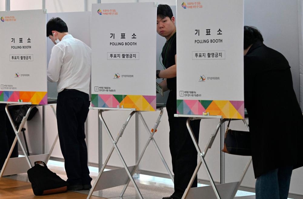 Overseas Voting Begins for South Korea’s 21st Presidential Election