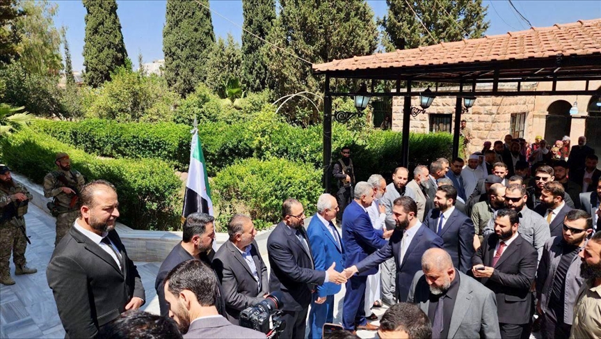 الرئيس السوري أحمد الشرع يزور درعا لأول مرة منذ الإطاحة بنظام الأسد