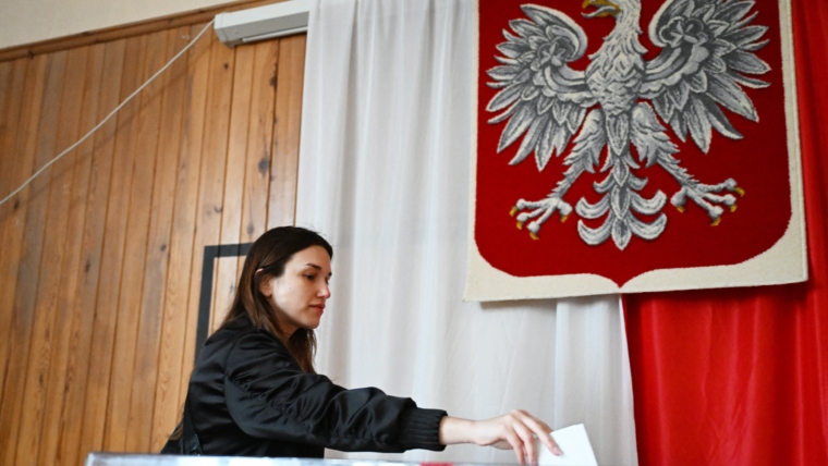 Poland Votes in Tight Presidential Runoff with High Stakes for EU Relations and Social Issues